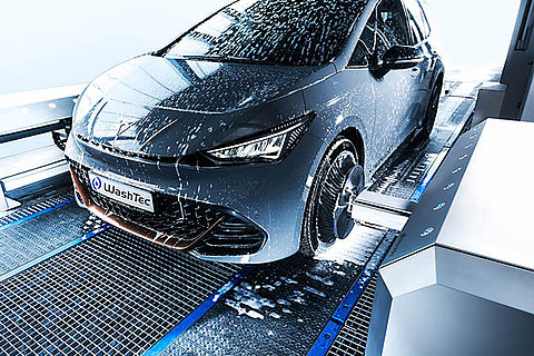 Clean rims without manual pre-washing: WashTec presents new linear tunnel wheel wash